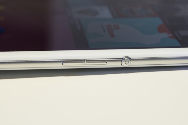 Der markante Einschalknopf des Xperia Z3 Tablet Compact (Bild: Fabian Hamacher/Golem.de)